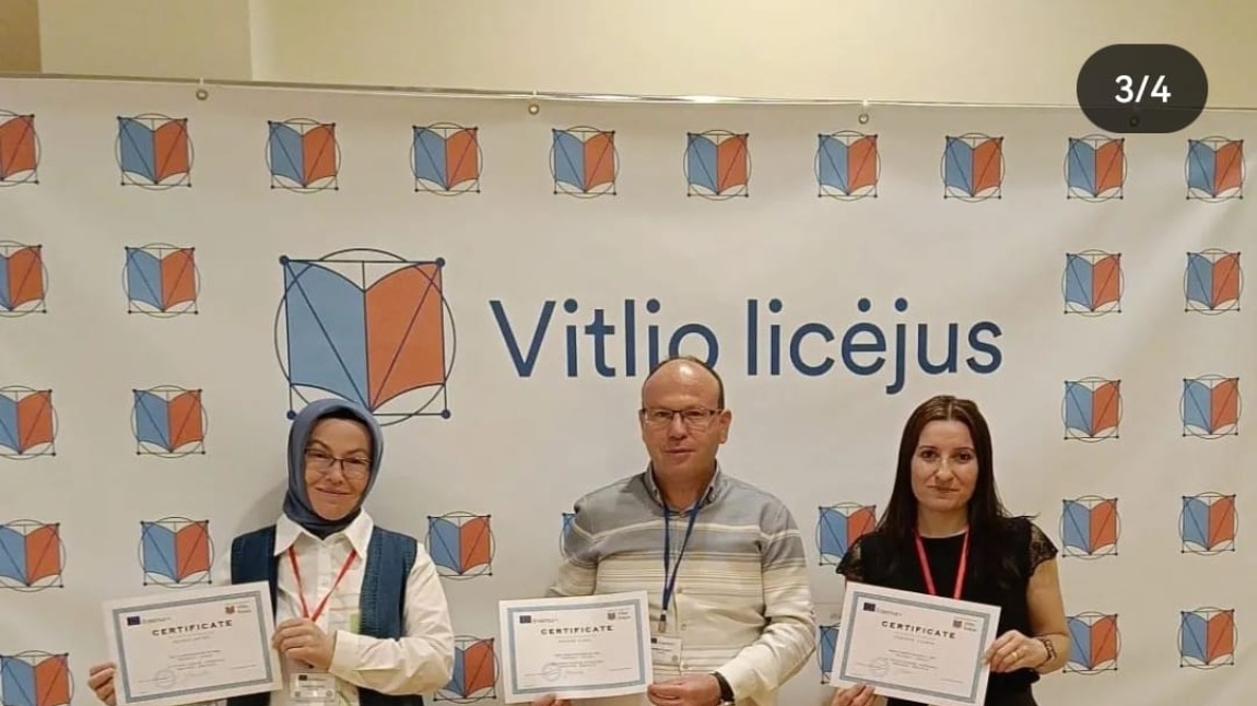 İş başı gözlem faaliyeti için 3 öğretmenimiz Litvanya'nın Vilnus şehrinde Vitliolicejus okulunda çalışmalara katıldılar.